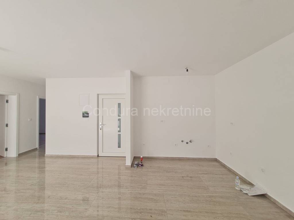 Apartman na moru, Prodaja, Vir, Vir