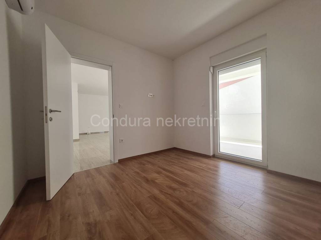 Apartman na moru, Prodaja, Vir, Vir
