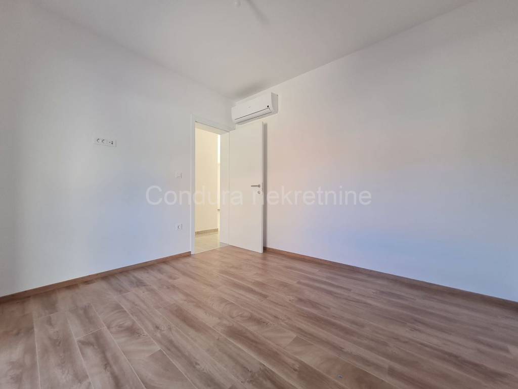 Apartman na moru, Prodaja, Vir, Vir