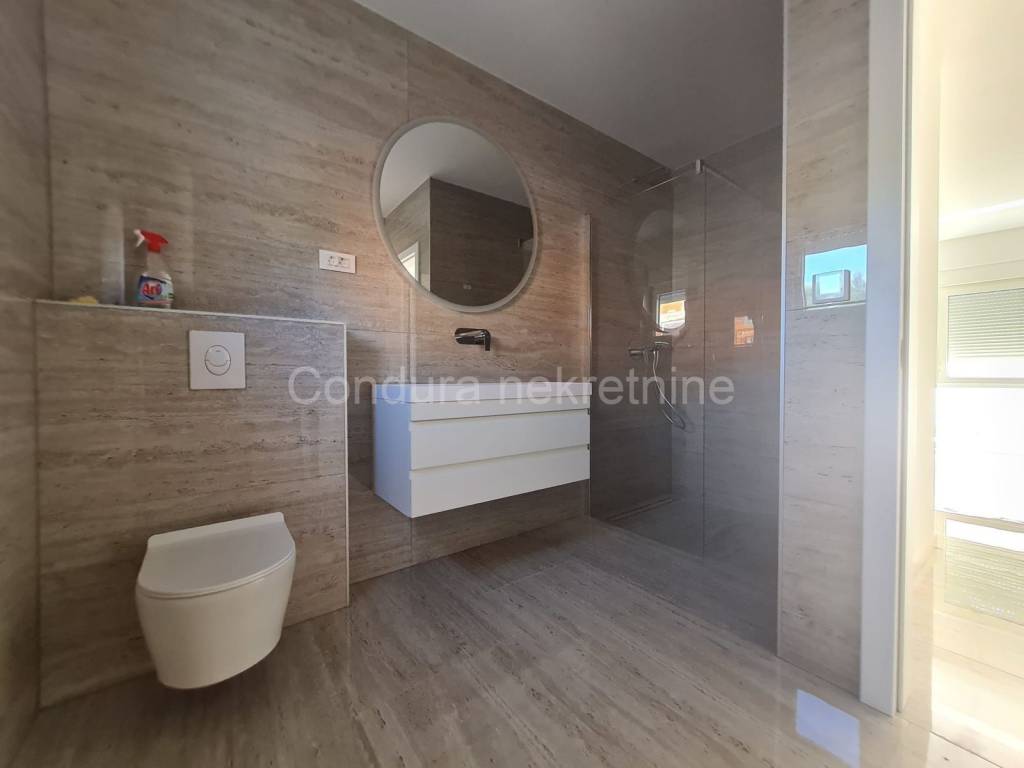 Apartman na moru, Prodaja, Vir, Vir