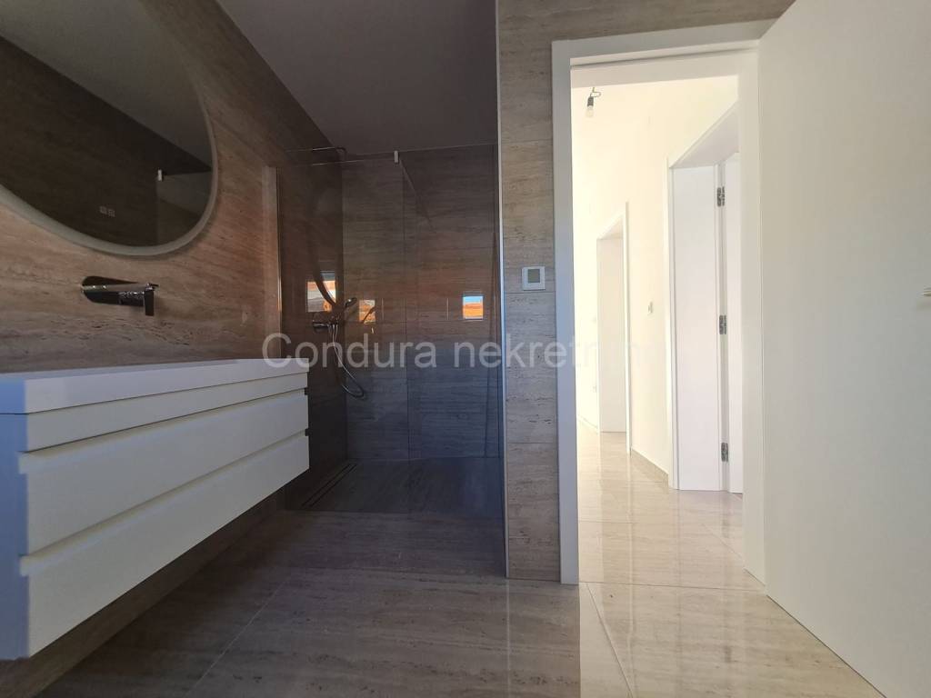 Apartman na moru, Prodaja, Vir, Vir