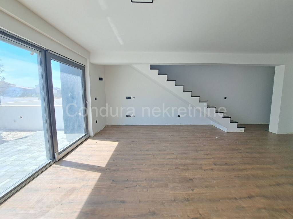 Apartman na moru, Prodaja, Privlaka, Privlaka