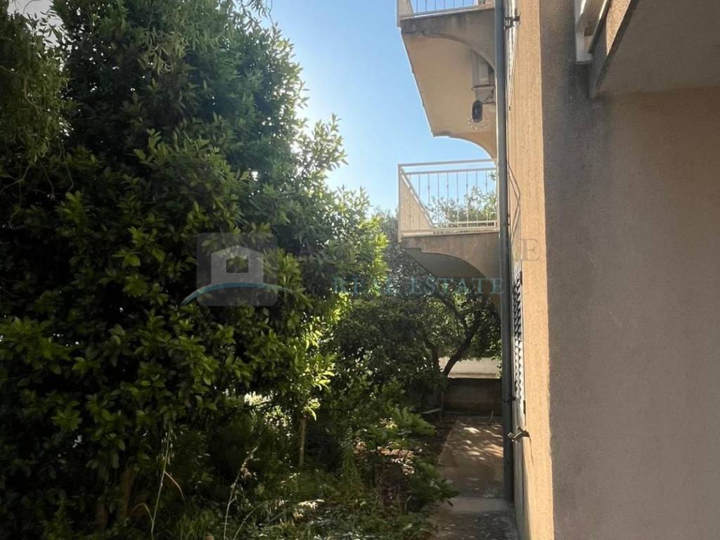 House with apartments, Sale, Vodice, Srima