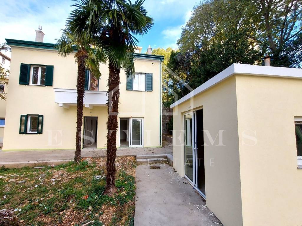 Flat in a house, Sale, Rijeka, Istok