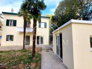 Flat in a house, Sale, Rijeka, Istok
