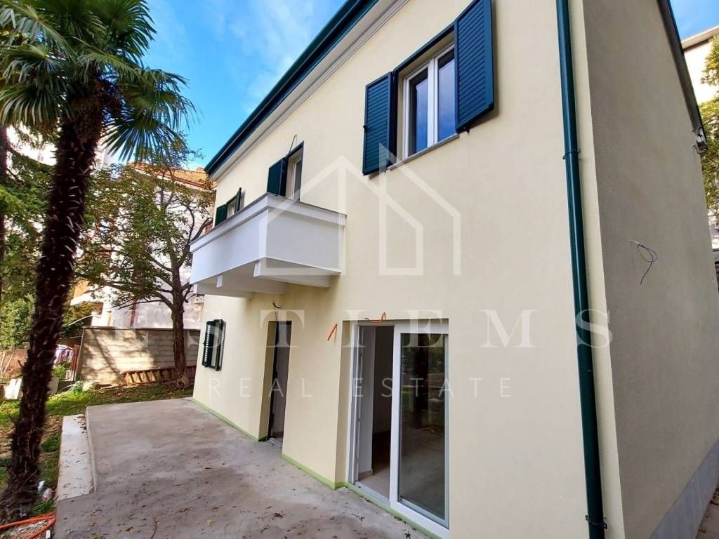 Flat in a house, Sale, Rijeka, Istok