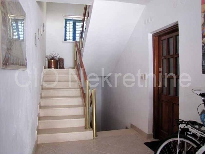 House in row, Sale, Bol, Bol