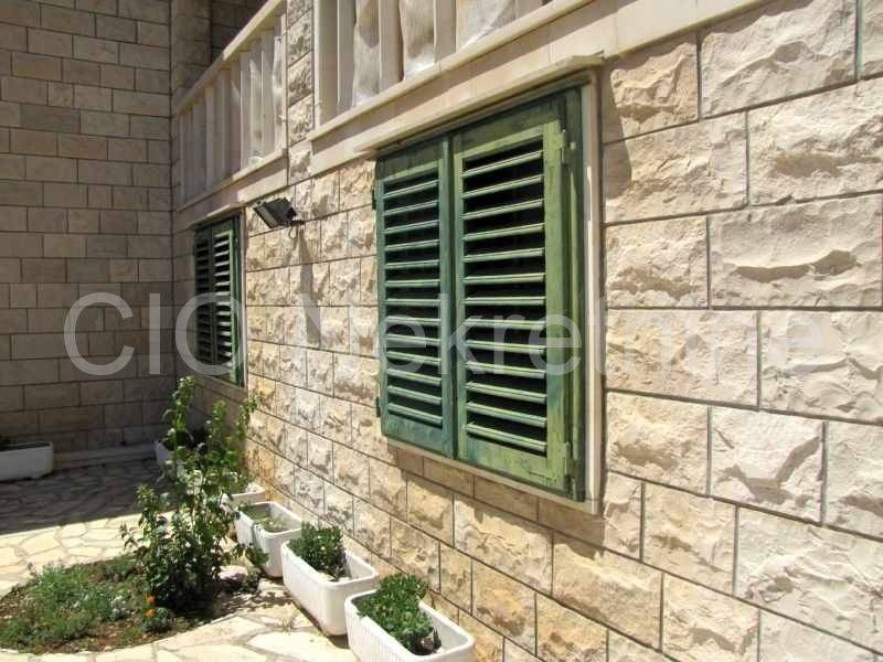 House in row, Sale, Bol, Bol