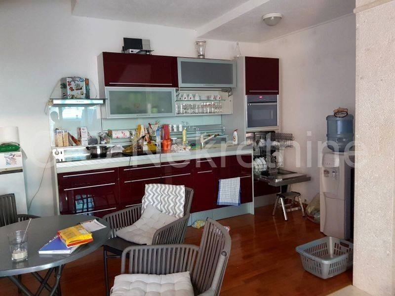 Flat in a building, Sale, Bol, Bol