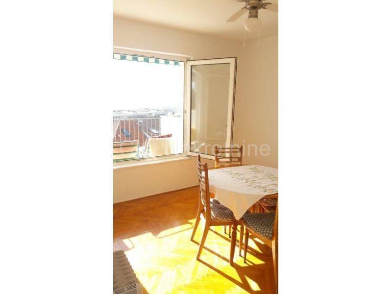 Flat in a house, Sale, Split, Split
