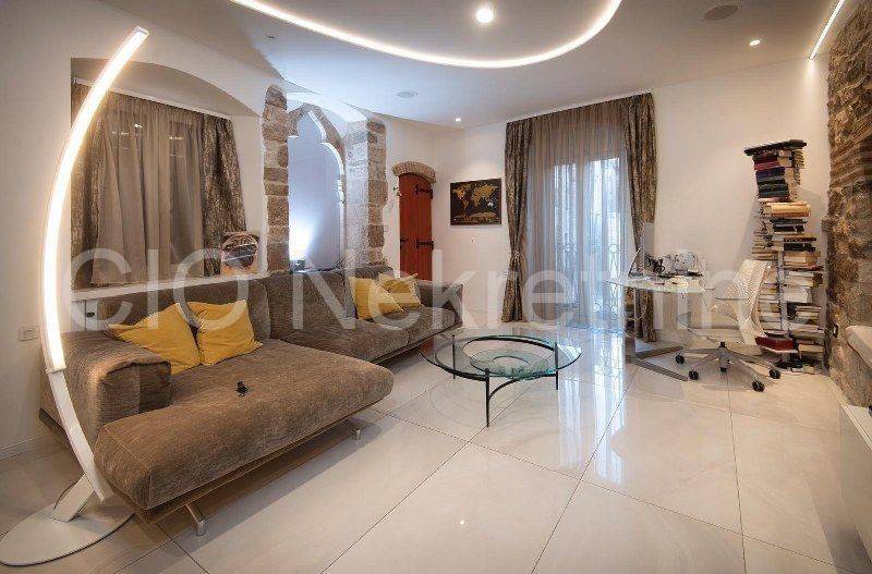 Flat in older building, Sale, Split, Split