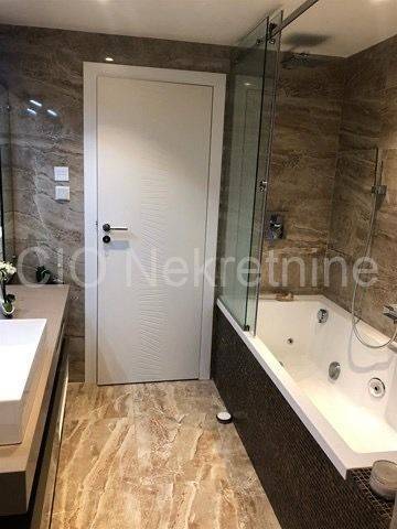 Flat in older building, Sale, Split, Split