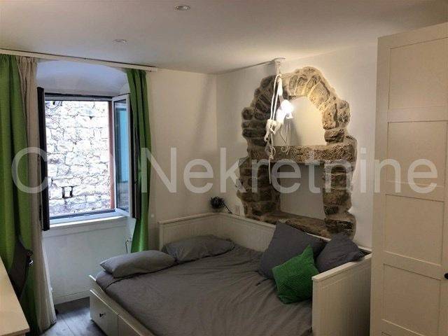 Flat in older building, Sale, Split, Split