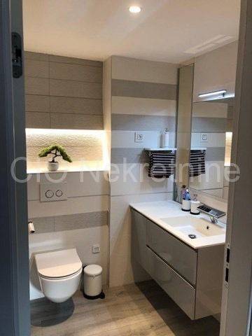 Flat in older building, Sale, Split, Split