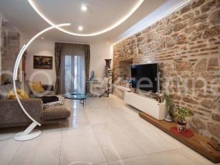 Flat in older building, Sale, Split, Split