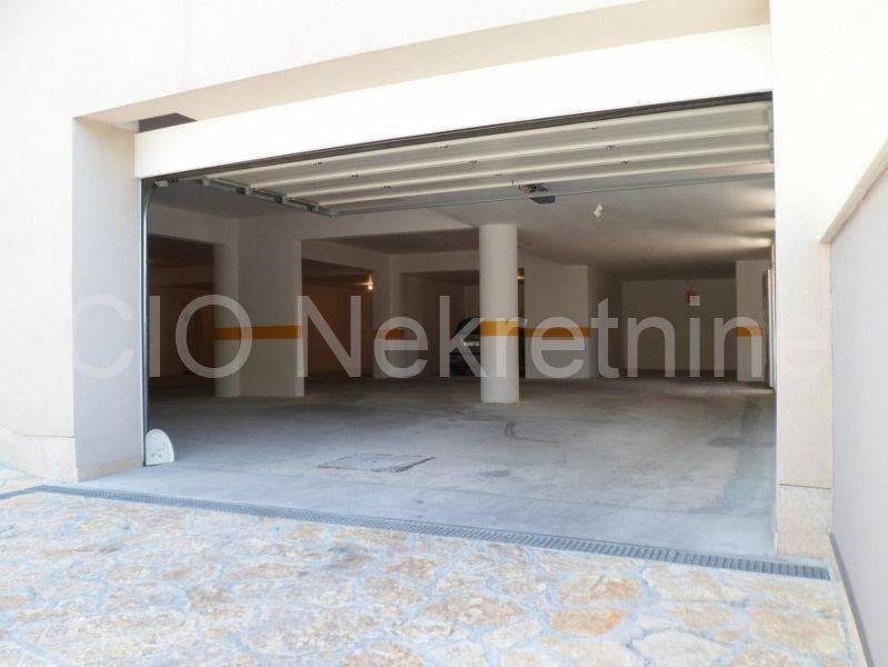 House with apartments, Sale, Podstrana, Podstrana