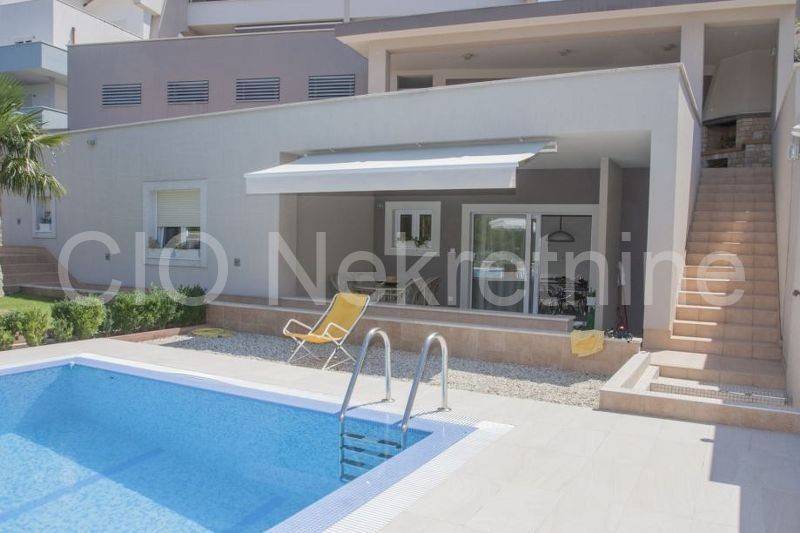 House with apartments, Sale, Podstrana, Podstrana