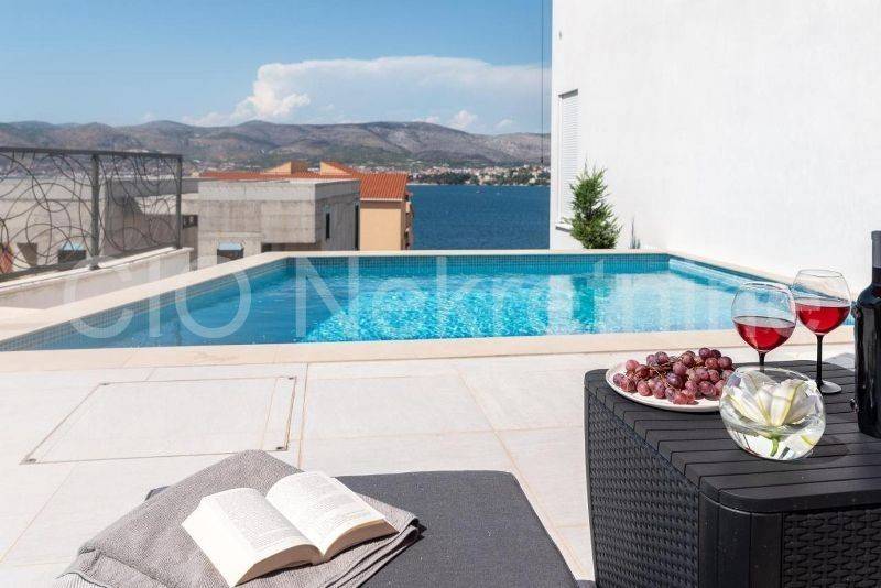 Flat in an urban villa, Sale, Okrug, Okrug Gornji