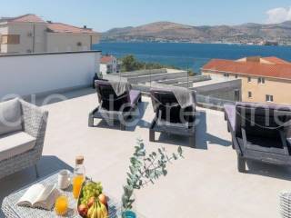 Flat in an urban villa, Sale, Okrug, Okrug Gornji