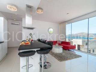 Flat in an urban villa, Sale, Okrug, Okrug Gornji