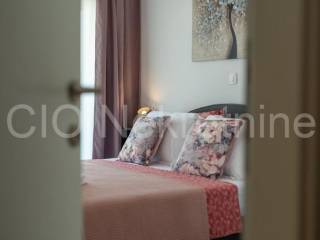 Flat in an urban villa, Sale, Okrug, Okrug Gornji