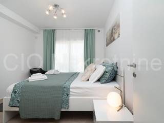 Flat in an urban villa, Sale, Okrug, Okrug Gornji