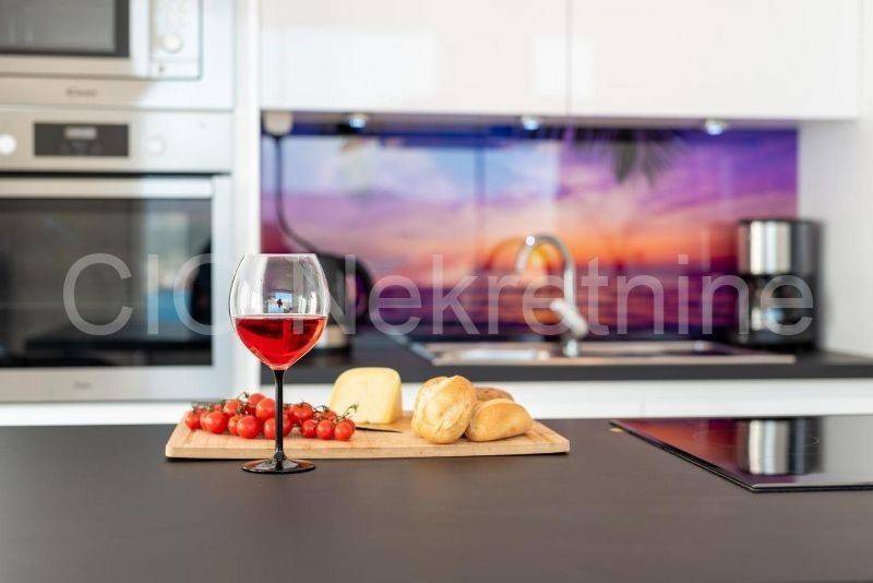 Flat in an urban villa, Sale, Okrug, Okrug Gornji