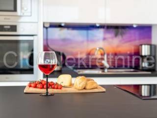 Flat in an urban villa, Sale, Okrug, Okrug Gornji