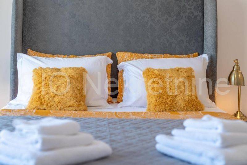 Flat in an urban villa, Sale, Okrug, Okrug Gornji