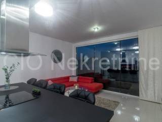 Flat in an urban villa, Sale, Okrug, Okrug Gornji