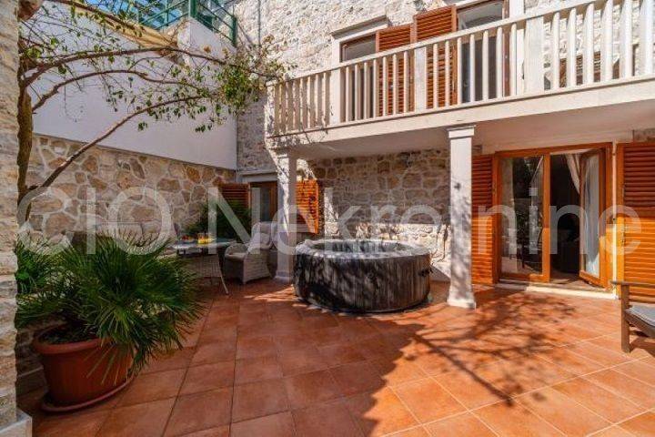 Terraced house, Sale, Sutivan, Sutivan