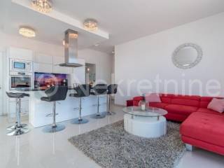 Flat in an urban villa, Sale, Okrug, Okrug Gornji