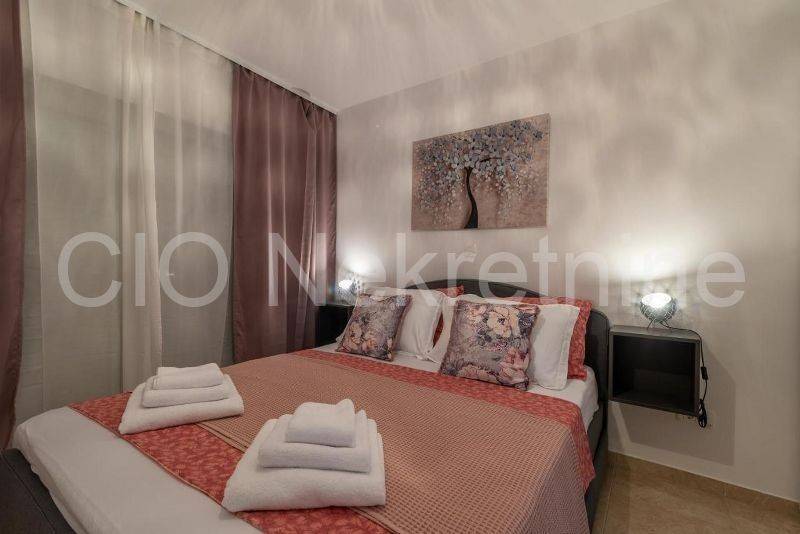 Flat in an urban villa, Sale, Okrug, Okrug Gornji