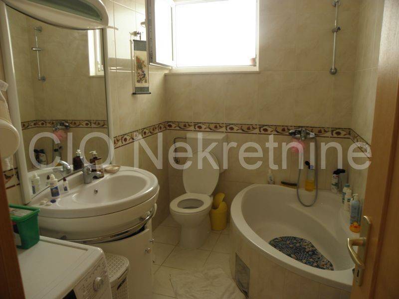 Plot with house, Sale, Split, Split
