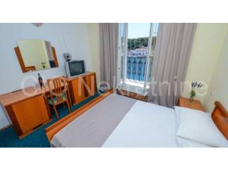 Hotel, Sale, Milna, Milna
