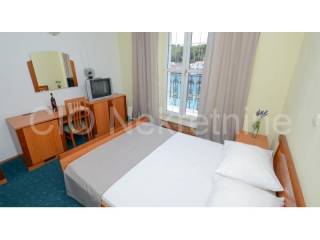 Hotel, Sale, Milna, Milna