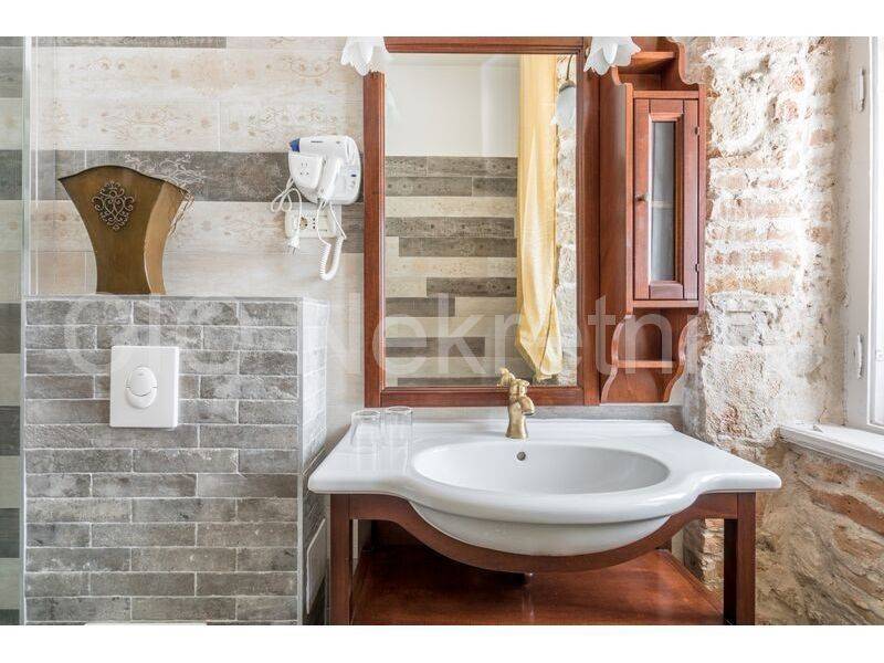 Family hotel, Sale, Split, Split