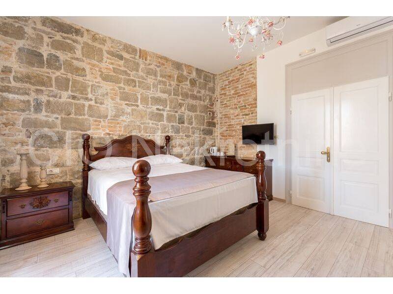 Family hotel, Sale, Split, Split