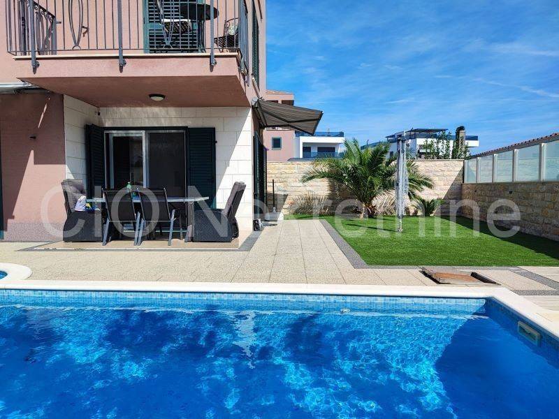 Flat in an urban villa, Sale, Okrug, Okrug Gornji
