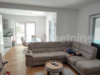 Flat in an urban villa, Sale, Okrug, Okrug Gornji