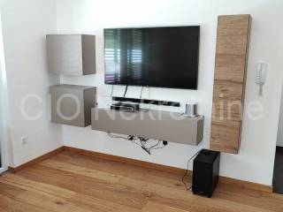 Flat in an urban villa, Sale, Okrug, Okrug Gornji