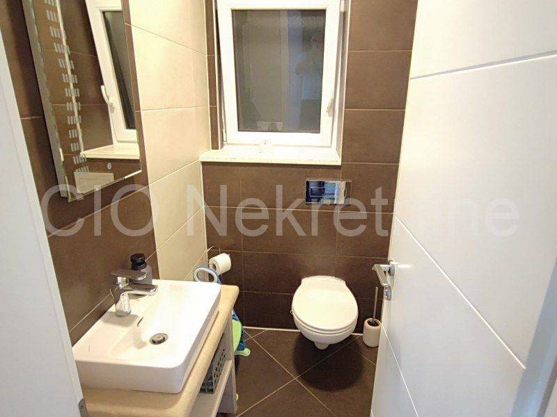 Flat in an urban villa, Sale, Okrug, Okrug Gornji