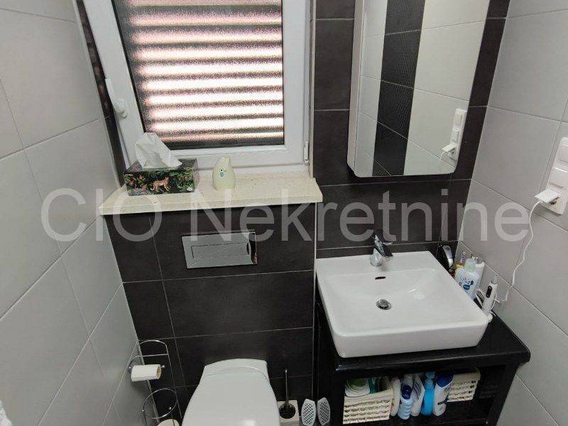 Flat in an urban villa, Sale, Okrug, Okrug Gornji