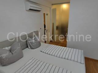 Flat in an urban villa, Sale, Okrug, Okrug Gornji