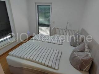 Flat in an urban villa, Sale, Okrug, Okrug Gornji