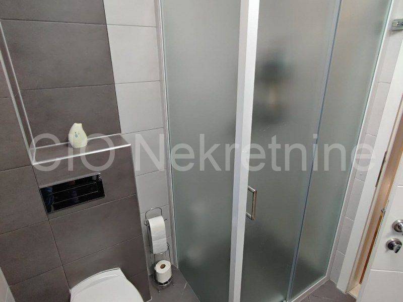 Flat in an urban villa, Sale, Okrug, Okrug Gornji