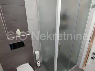 Flat in an urban villa, Sale, Okrug, Okrug Gornji