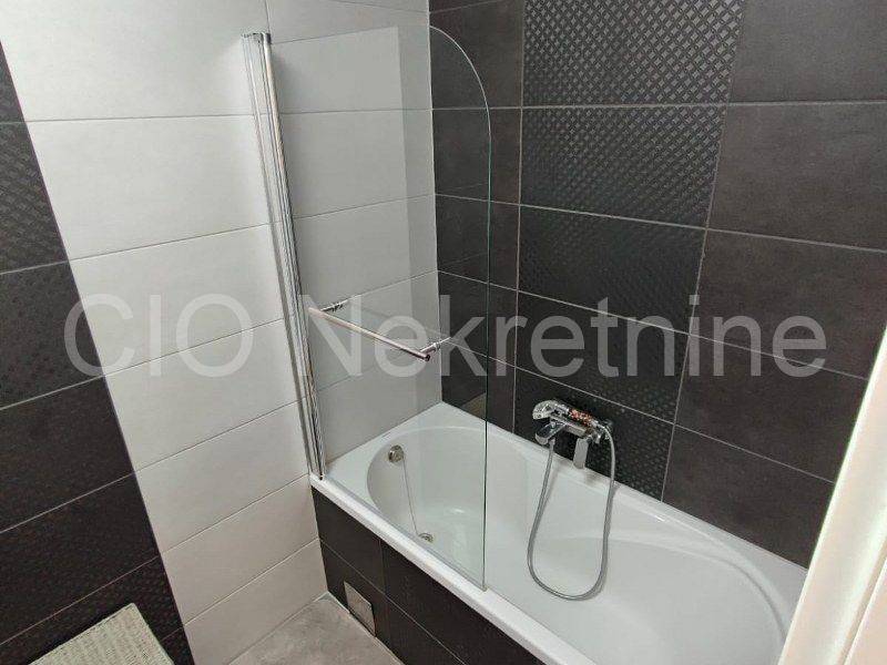 Flat in an urban villa, Sale, Okrug, Okrug Gornji