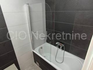 Flat in an urban villa, Sale, Okrug, Okrug Gornji