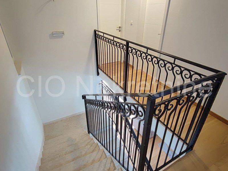 Flat in an urban villa, Sale, Okrug, Okrug Gornji